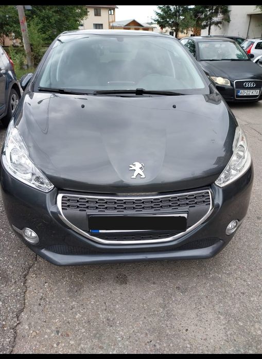 Vând Peugeot 208