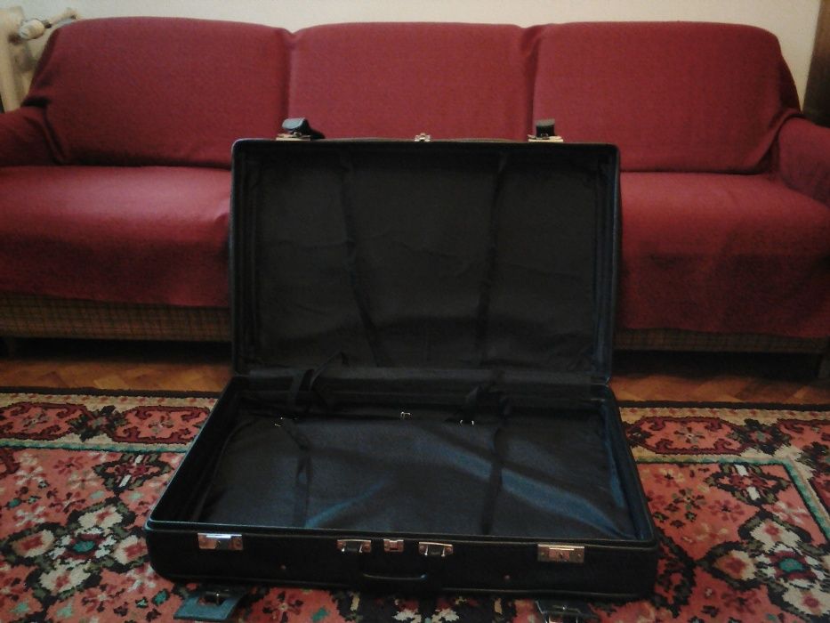продавам неупотребяван куфар