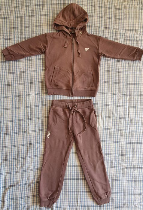 Спортивный костюм Global Nomads, Казахстан