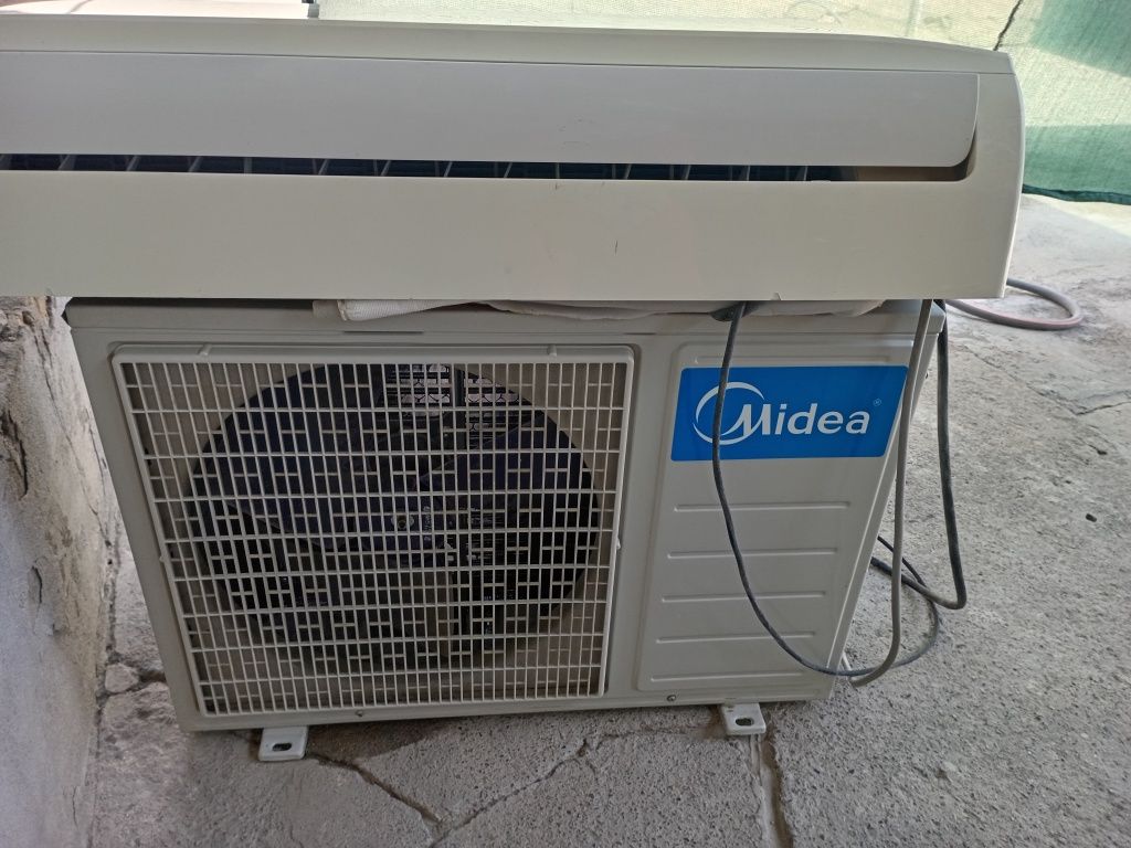 Кондицеонер Midea