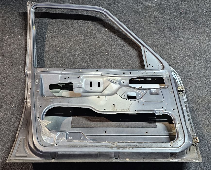 Usa originala Volkswagen Golf 2 / Jetta 2 (model 4usi)

Stare buna
Se