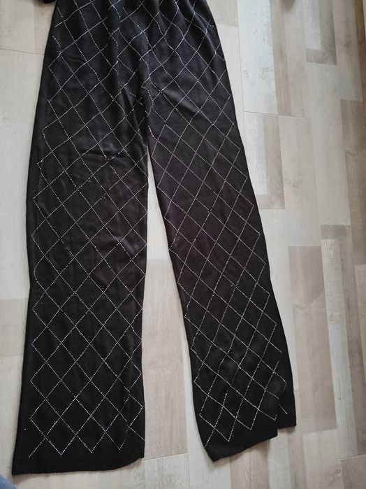 Комплект с камъчета