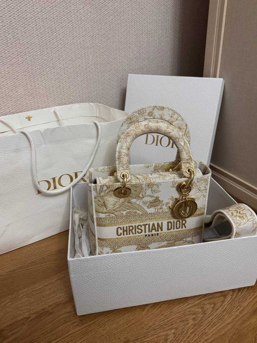 Новая сумка Dior Lady D-LITE в золотом свете с полной комплектацией
