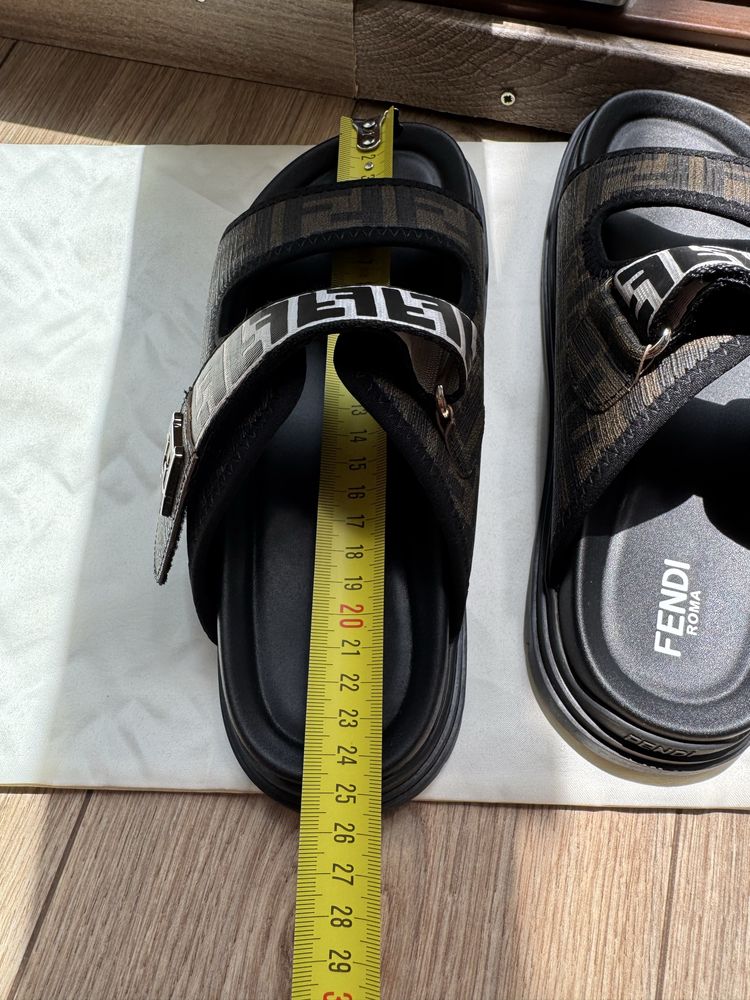 Сандали Fendi 38