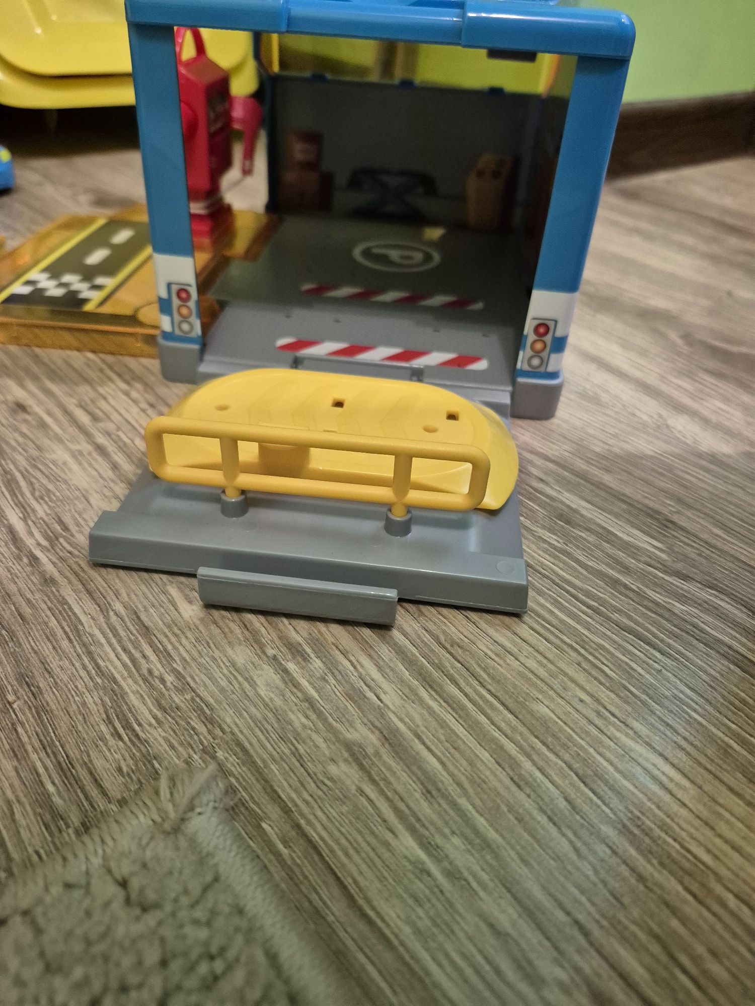 Пееща играчка Бензиностанция +количка
