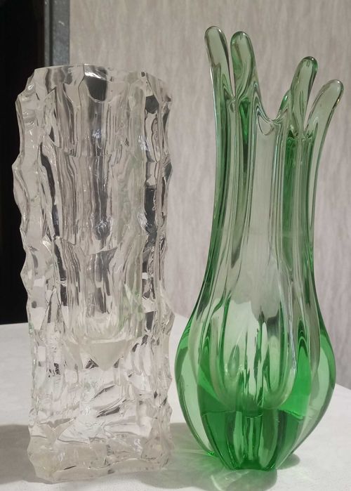 Вазы для цветов.