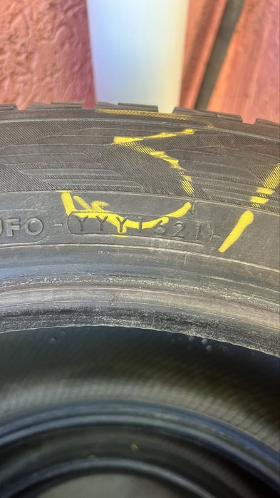 Шины зимние  б/у юкохама в отличном состояние