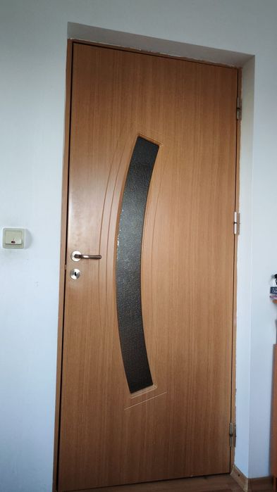 Vând uși interior