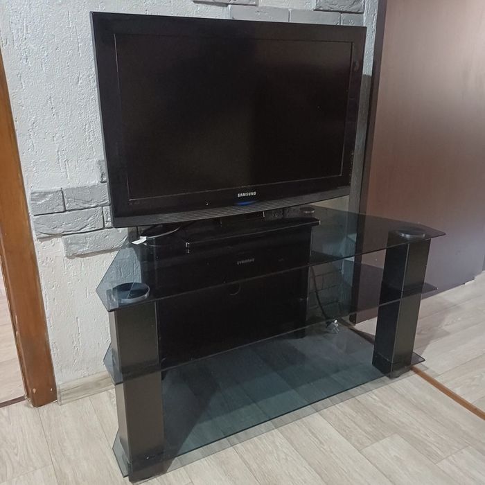 Срочно продам поставка под телевизор