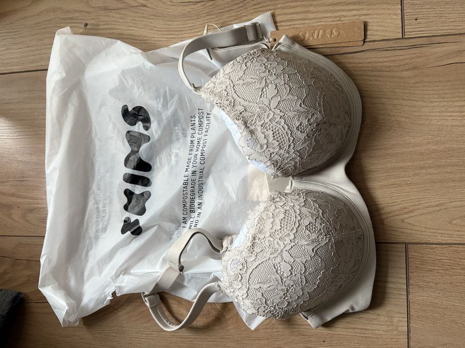 Skims сутиен нов