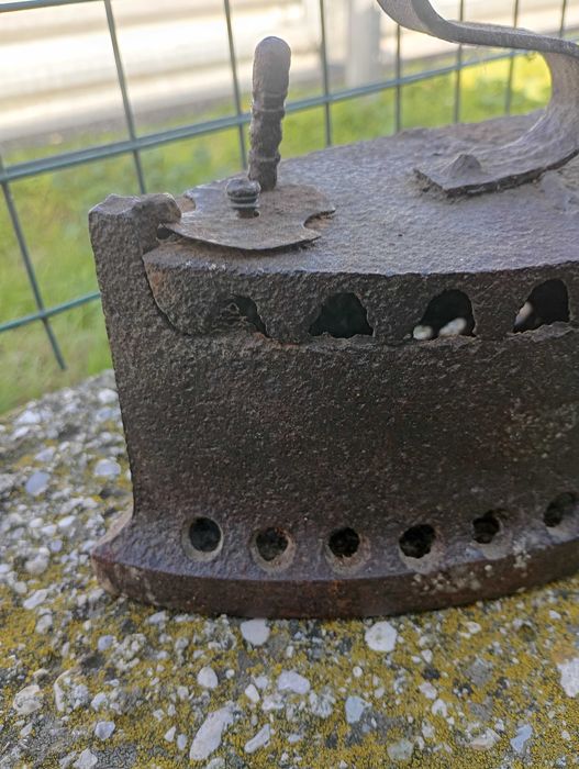 Ютия на жар . Много стара