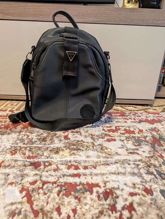 Rucsacuri Guess doua modele
