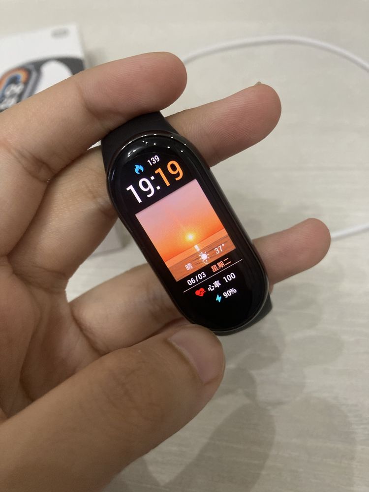 Срочно продается Xiaomi Mi band 8