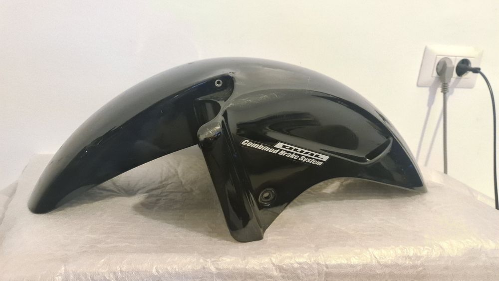 Carena aripă față deHonda CBR 1100xx , stare perfecta.