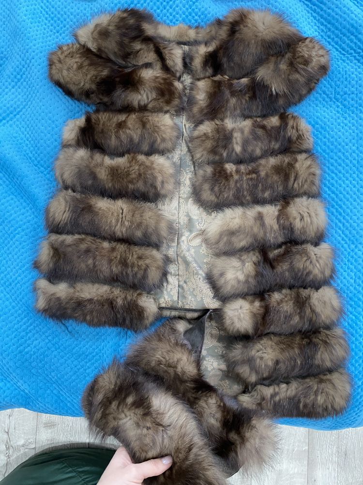 Продам меховую жилетку