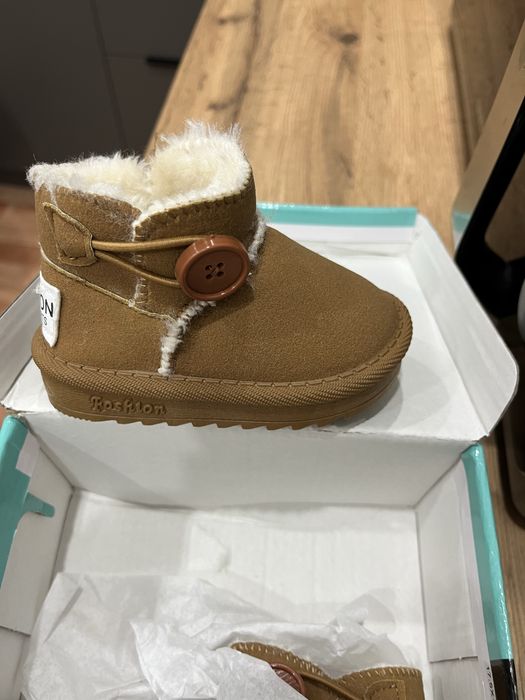 Продам угги детские новые