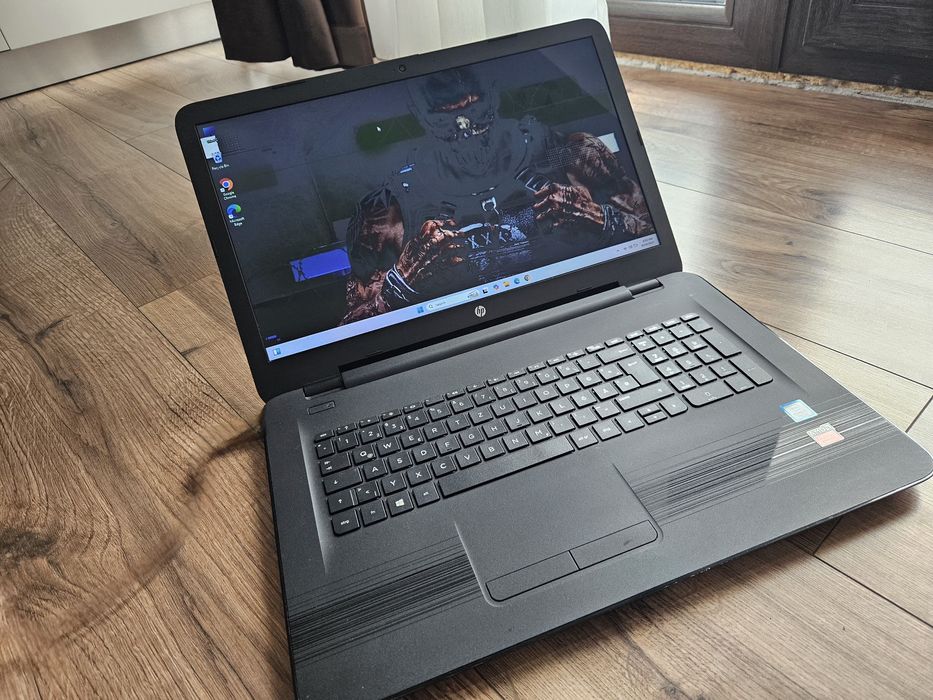 Laptop Gaming HP 17.3 LED, Intel i5 7th, 8GB DDR4, 2 placi video, SSD