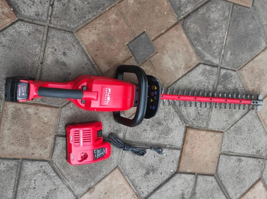 Motoferastrau  ptr. gard viu MILWACKEE M18  CHT fabric. 2021