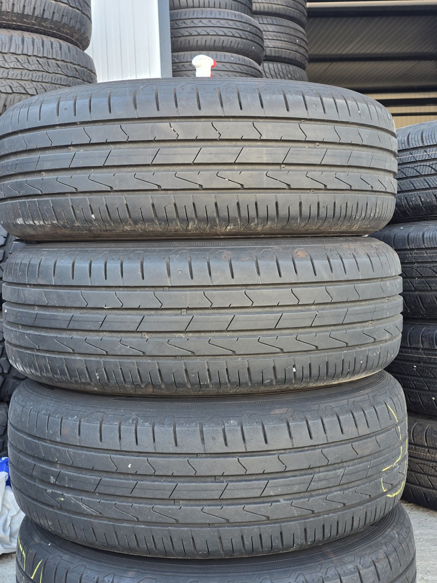 4 Броя 205/60/16 Hankook 2x6,8mm 2x5,8mm