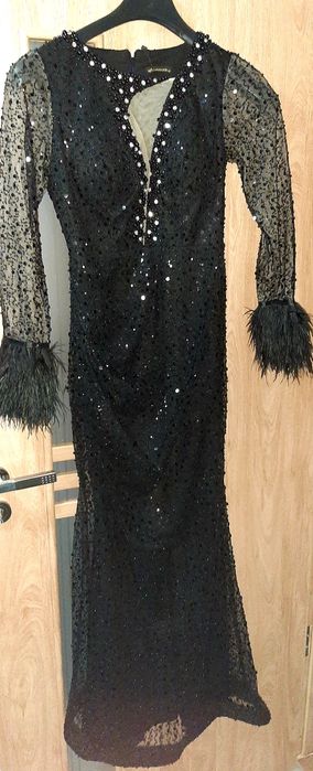Rochie neagra lunga nasă