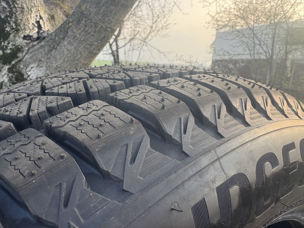 Нови зимни гуми 235/55 R19 Bridgestone за джип