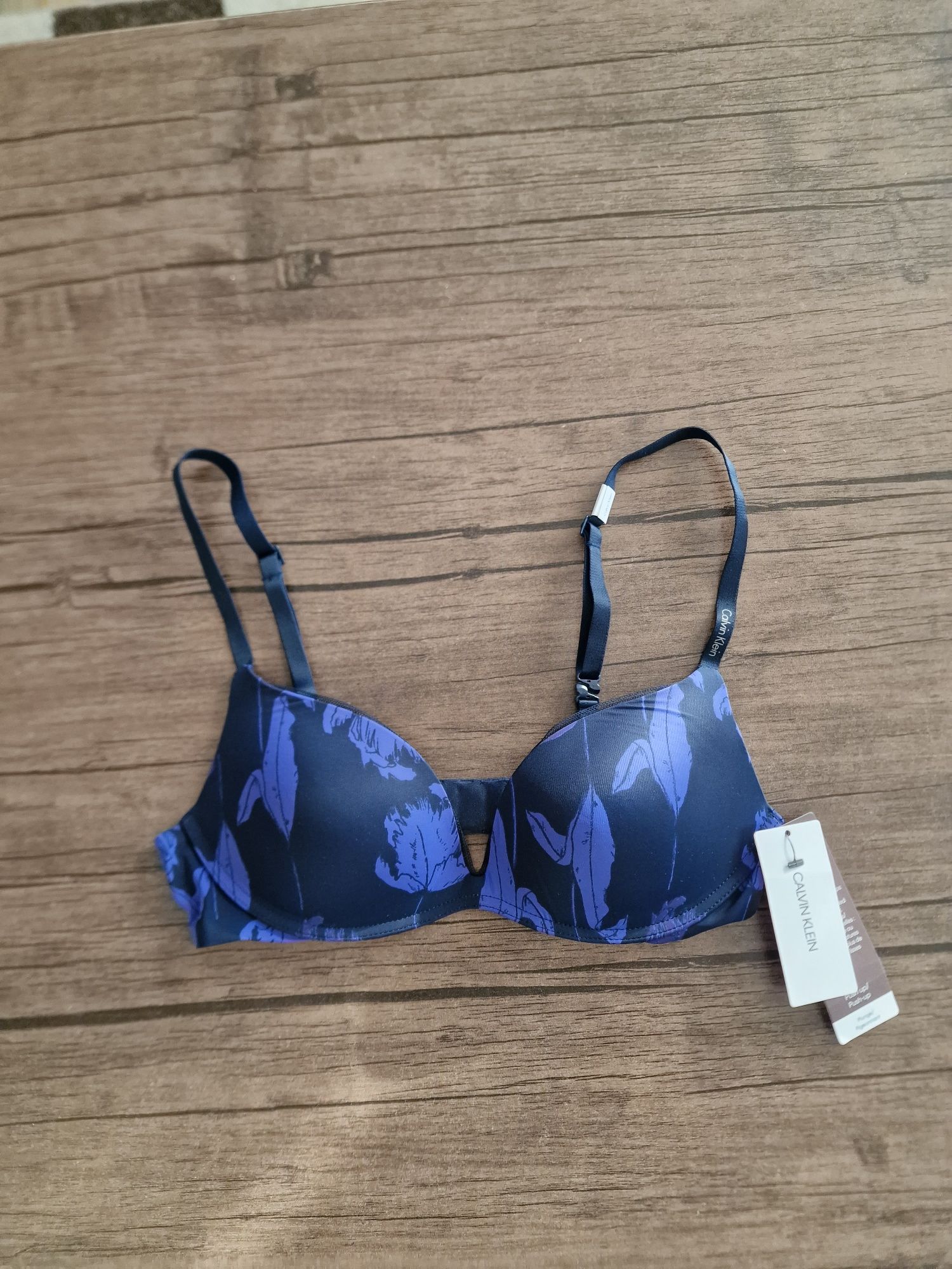 Сутиен CALVIN KLEIN размер 34А / 75А