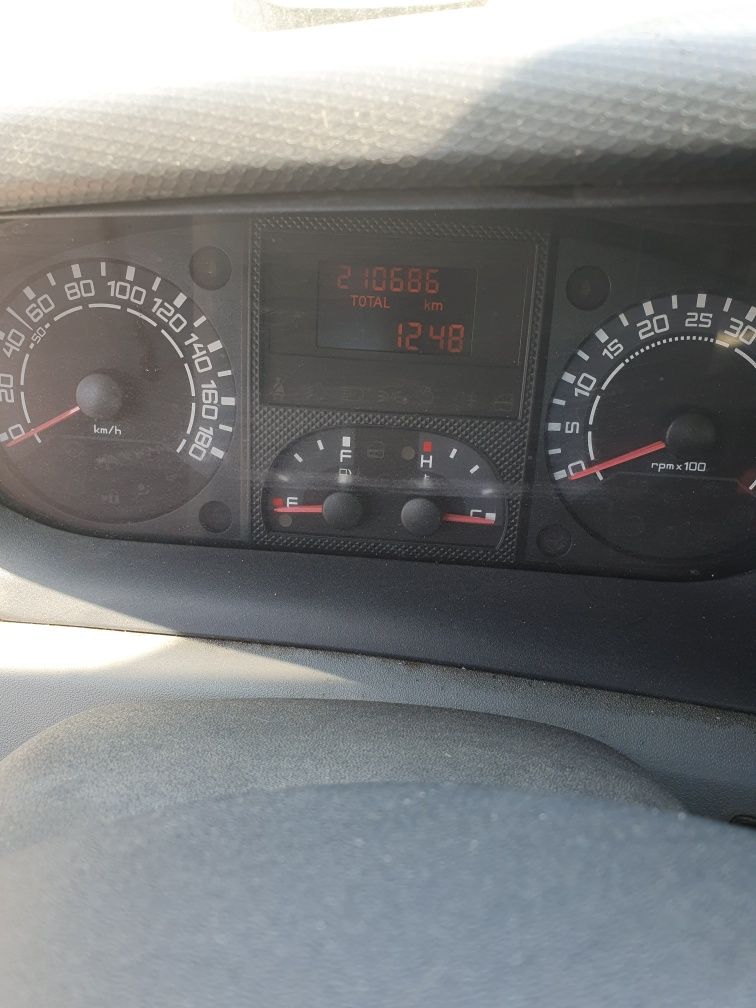 Vand iveco daily 35C15 din 2007 cu 211000 km originali .