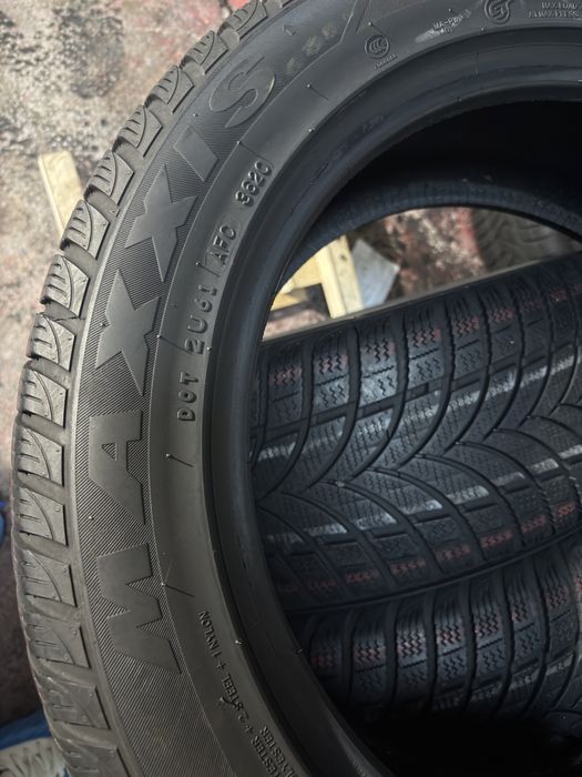 215/55R17 98V Maxxis  făcute în Taiwan DOT20 6-7mm stare foarte buna