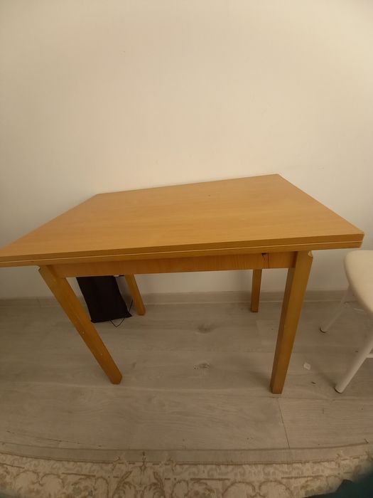 Продам стол обеденный