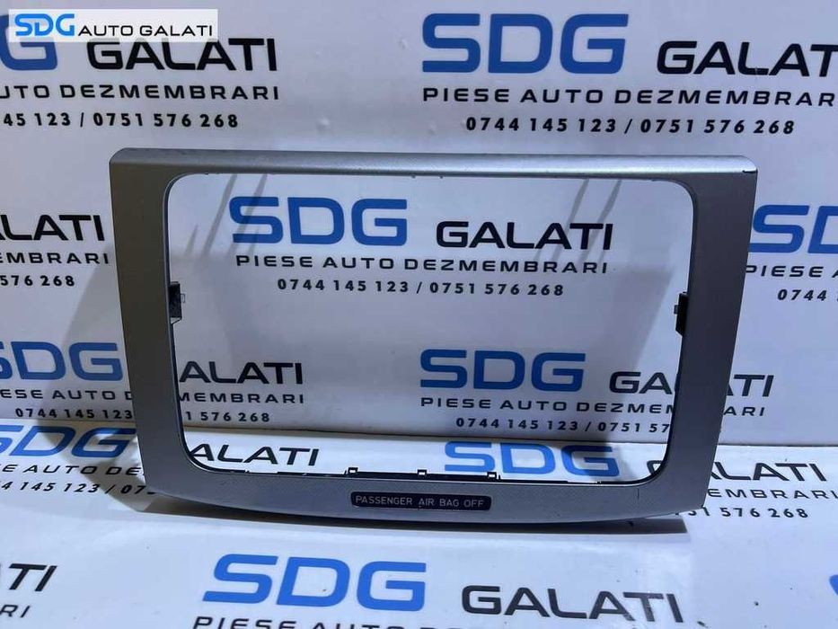 Rama Grila Ornament Consola Centrala Radio CD Player Navigatie VW Passat B6 2005 - 2010 Cod 3C0858069M