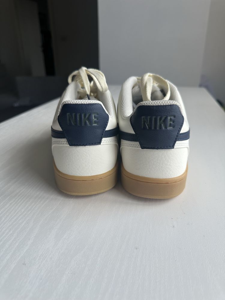 Adidasi Nike Court Vision Low