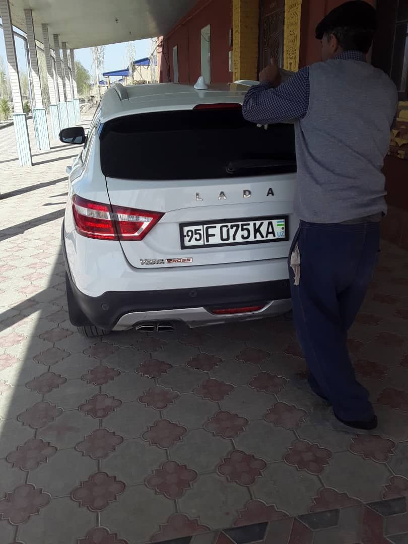 Lada Vesta cross