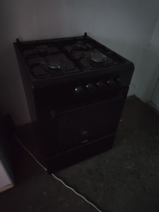 Продам газ плиту