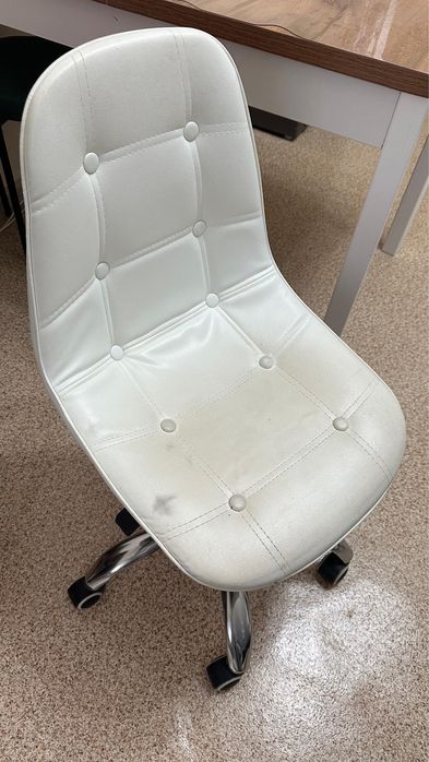 Продам кресло хорошим состоянии. Цена 15 тыс.тг торг есть.