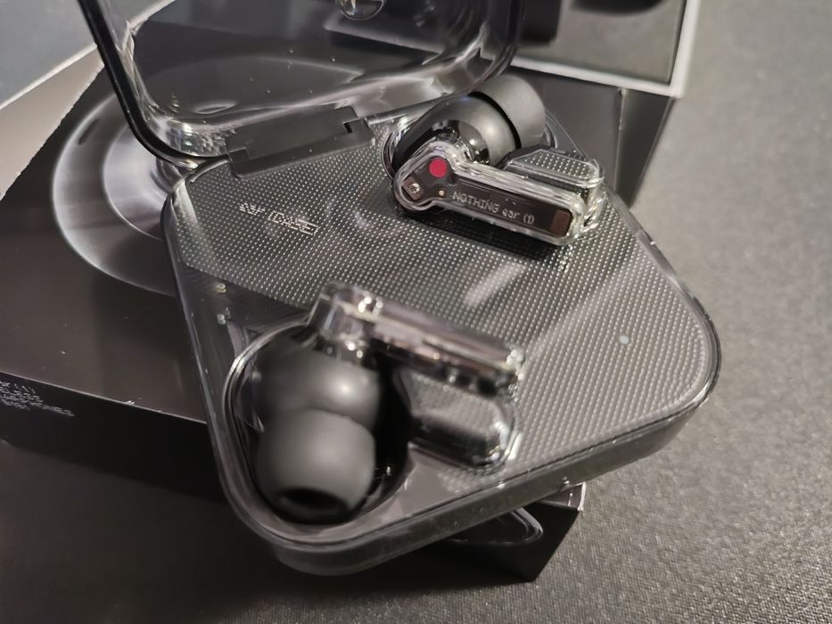 Casti Nothing Ear 1 ( încărcare cablu sau wierless )