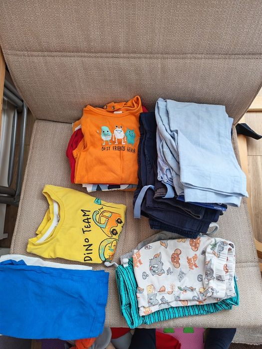 Set haine 92  (8 pantaloni+hanorac+2 body-uri, etc)