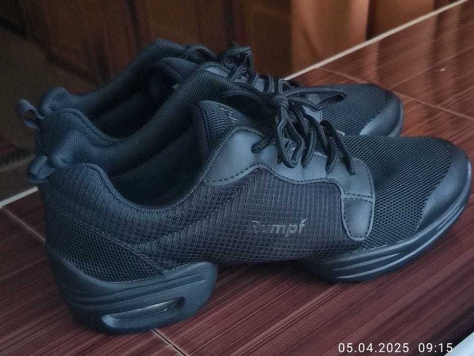 Vând adidași damă