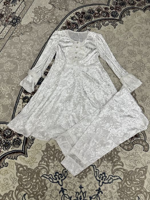 Лозим и платье сшиты, в новом состоянии