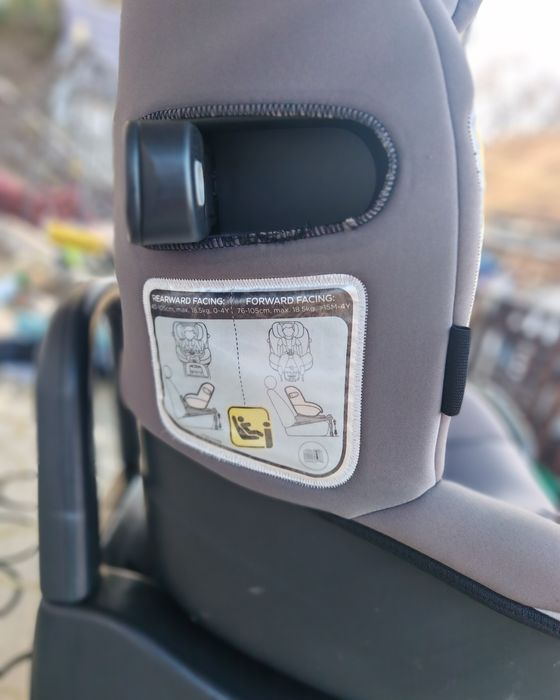 Scaun Joie i-Venture și Baza i-Base Advance