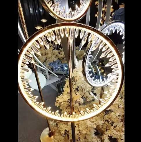 Lămpi de podea cu inel de cristal LED.