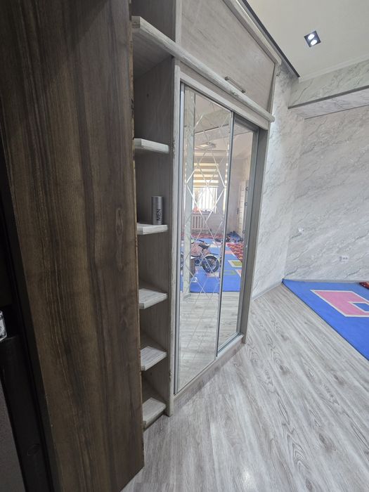 Шахар марказидан 2 хонали 65 кв.лик янги ремонтдан чиккан уй