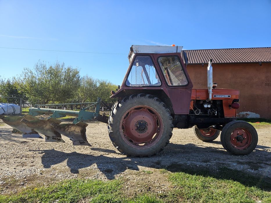 Tractor U650 cu utilaje