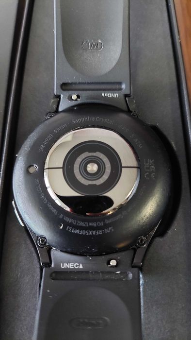 Продавам Смарт часовник Samsung Galaxy Watch 5 Pro