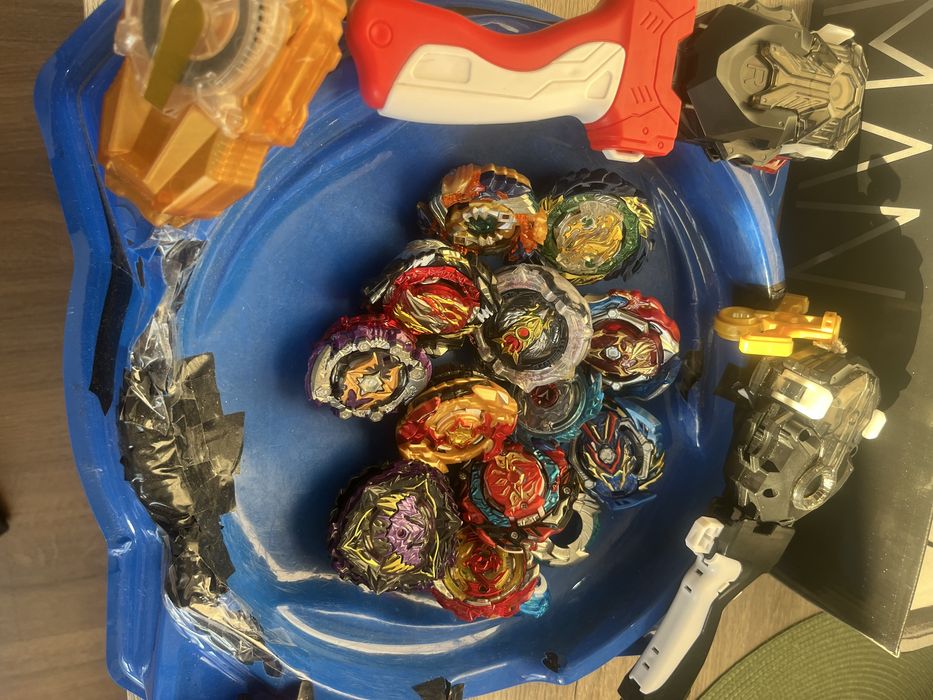 Beyblade лот много добро