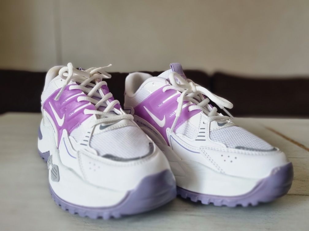 Нови дамски маратонки Nike