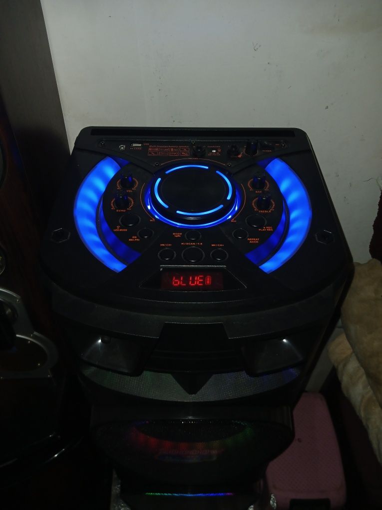 Karoke Kalonka yangi BASS SUPER. 2 ta mikrafoni va 1 ta pulti