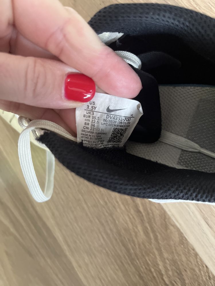 Стоножки Adidas 36,5;Nike 35,5