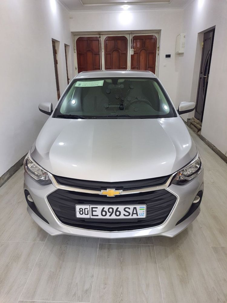 Chevrolet onix 3 позиция