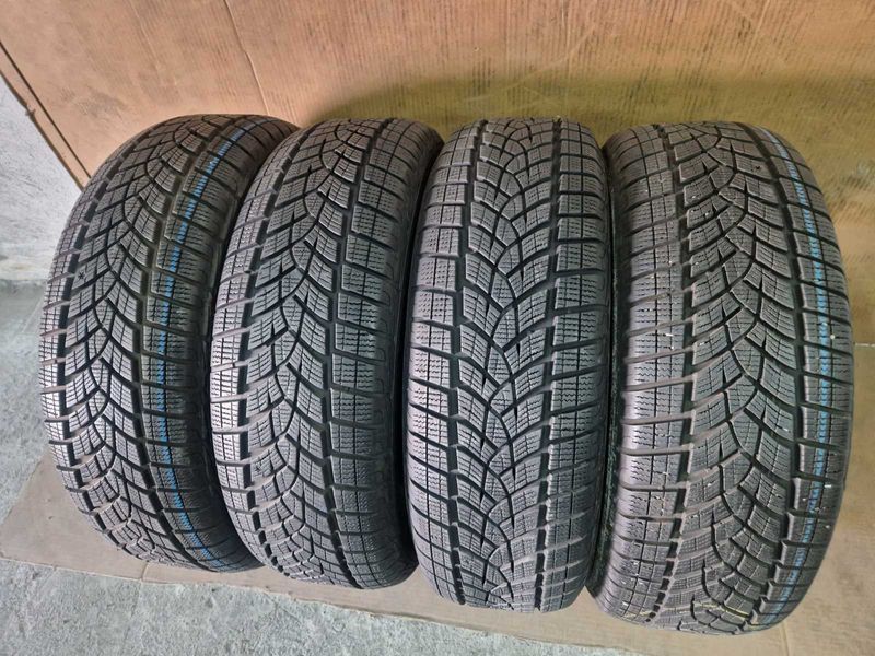 4 Goodyear R17 215/65 Anvelope de iarnă DOT4519