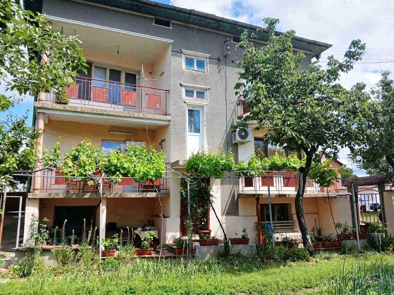 Продава се Етаж от къща в Монтана, Мала Кутловица - 116 кв.м за 660 €/кв.м - Снимка #1